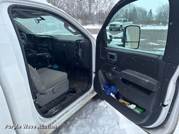 image for item EA2127 2017 Chevrolet Silverado 1500 pickup truck