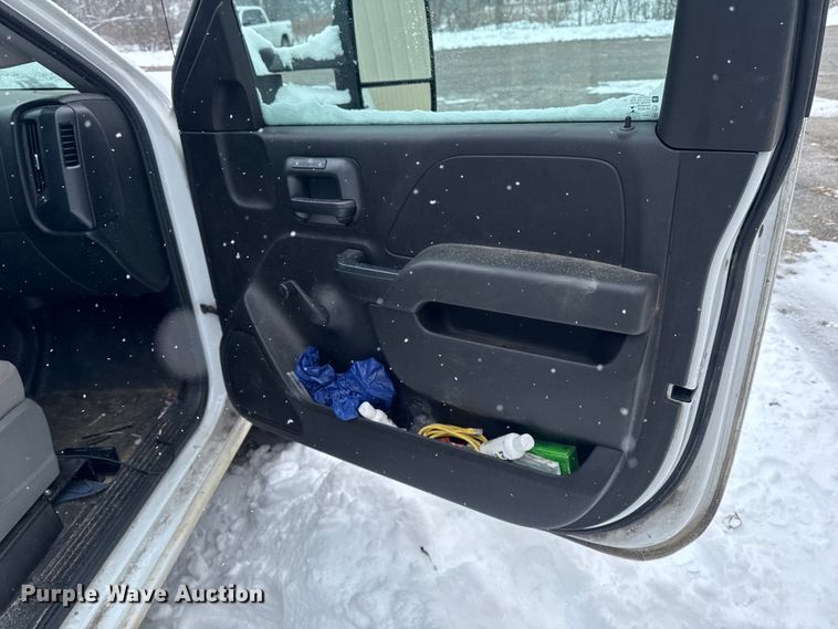 image for item EA2127 2017 Chevrolet Silverado 1500 pickup truck