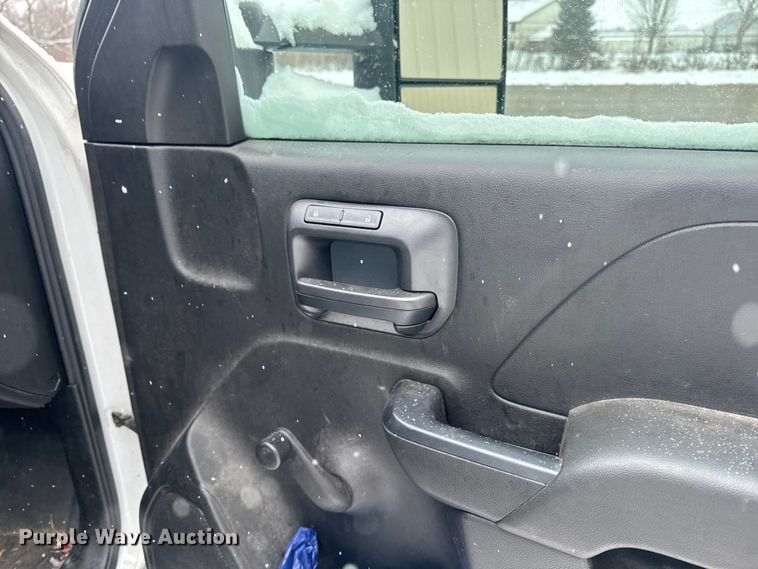 image for item EA2127 2017 Chevrolet Silverado 1500 pickup truck