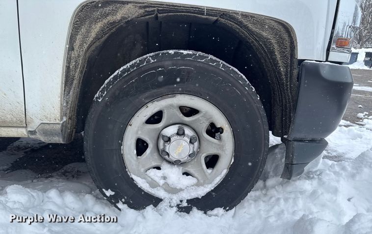 image for item EA2127 2017 Chevrolet Silverado 1500 pickup truck