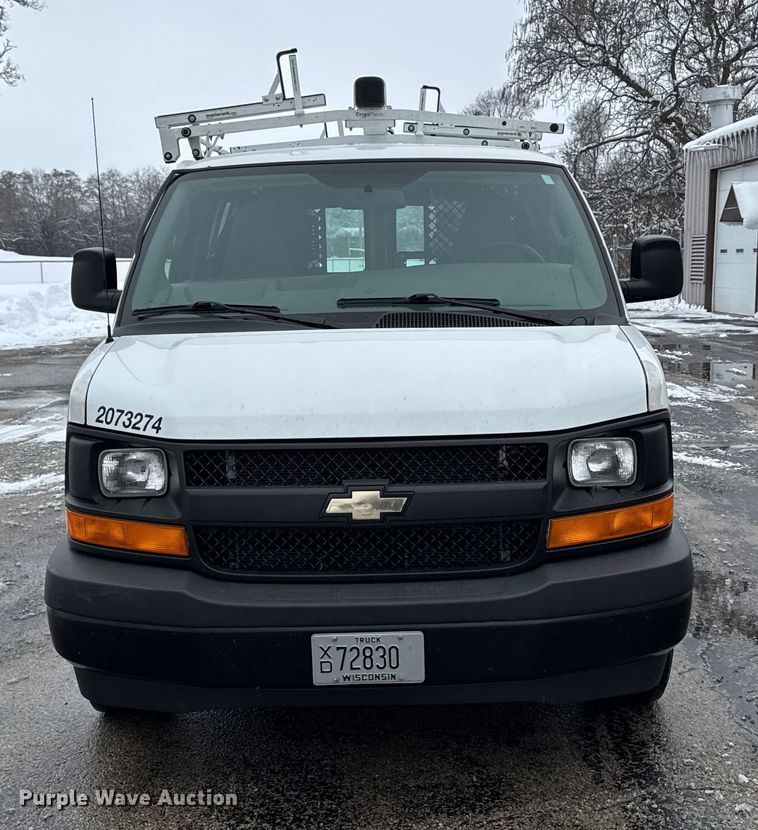 image for item EA2130 2017 Chevrolet Express 2500 van