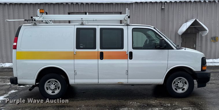 image for item EA2130 2017 Chevrolet Express 2500 van
