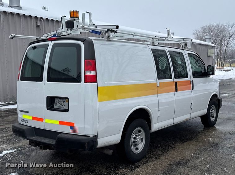image for item EA2130 2017 Chevrolet Express 2500 van