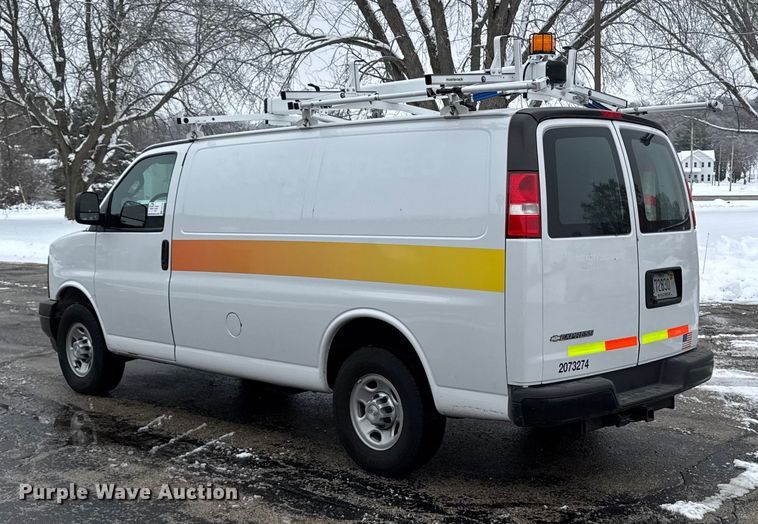 image for item EA2130 2017 Chevrolet Express 2500 van