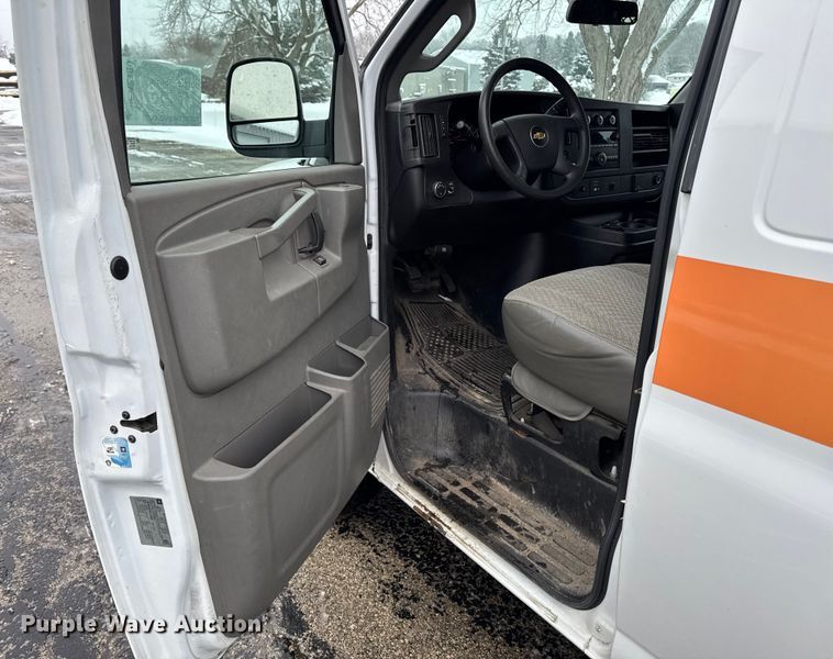 image for item EA2130 2017 Chevrolet Express 2500 van