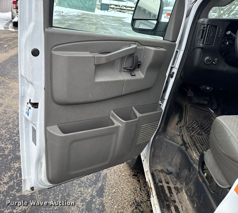 image for item EA2130 2017 Chevrolet Express 2500 van