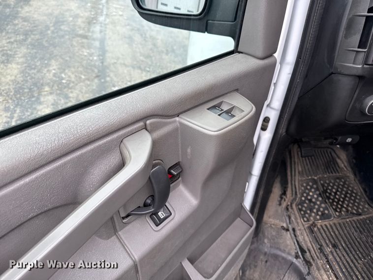 image for item EA2130 2017 Chevrolet Express 2500 van