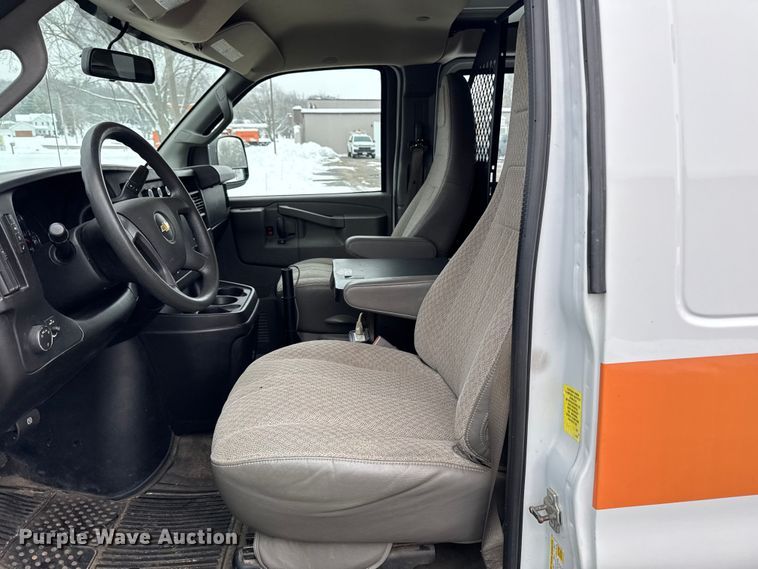 image for item EA2130 2017 Chevrolet Express 2500 van