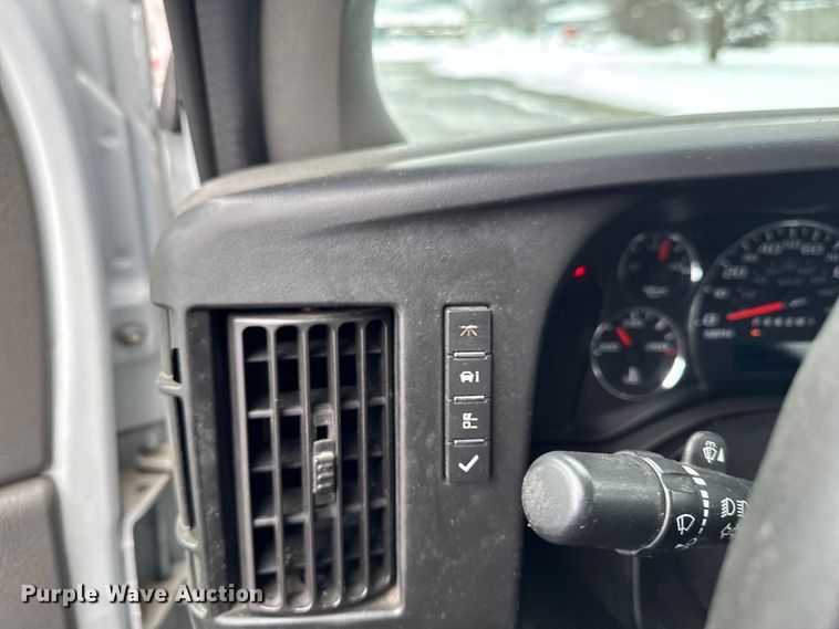 image for item EA2130 2017 Chevrolet Express 2500 van