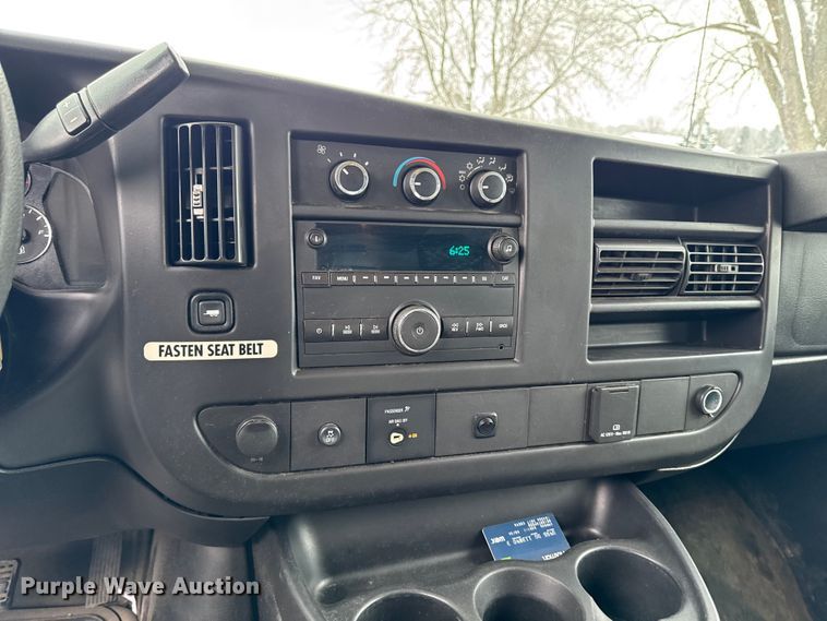 image for item EA2130 2017 Chevrolet Express 2500 van