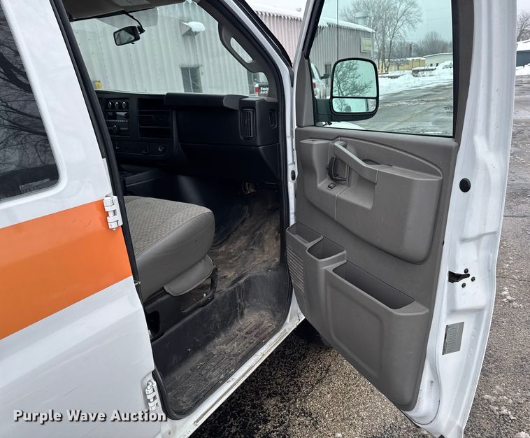 image for item EA2130 2017 Chevrolet Express 2500 van