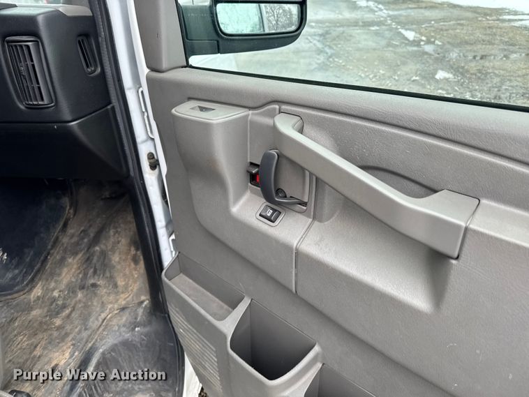 image for item EA2130 2017 Chevrolet Express 2500 van