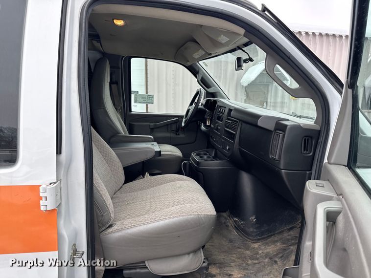 image for item EA2130 2017 Chevrolet Express 2500 van