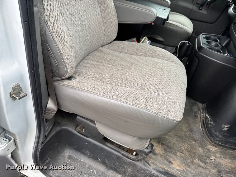 image for item EA2130 2017 Chevrolet Express 2500 van