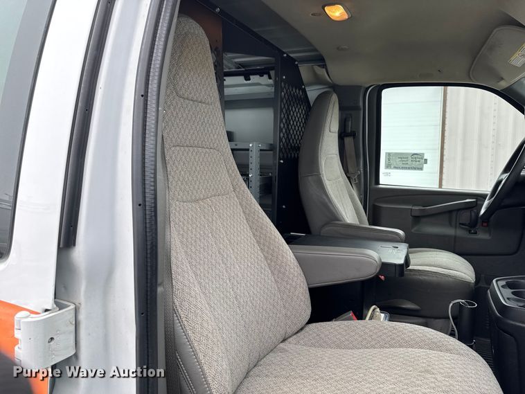 image for item EA2130 2017 Chevrolet Express 2500 van