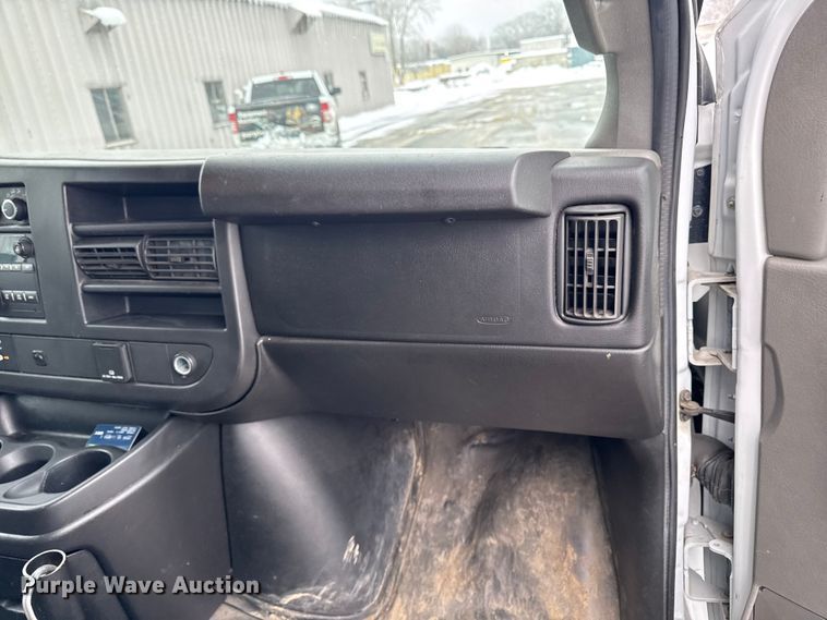 image for item EA2130 2017 Chevrolet Express 2500 van