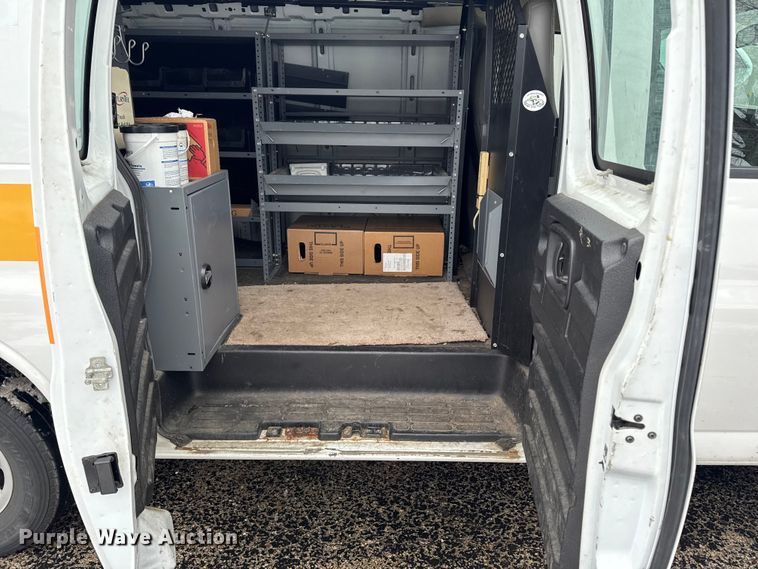 image for item EA2130 2017 Chevrolet Express 2500 van