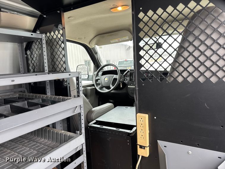 image for item EA2130 2017 Chevrolet Express 2500 van