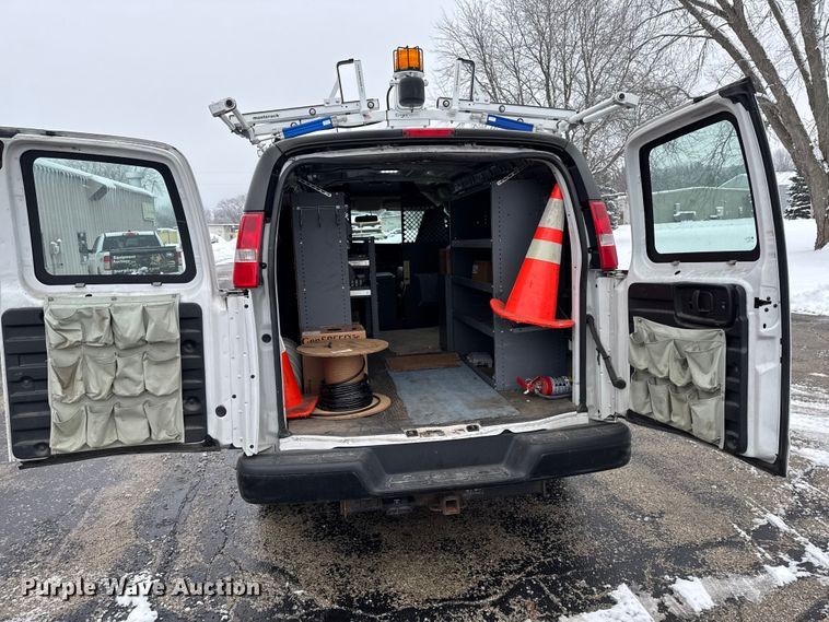 image for item EA2130 2017 Chevrolet Express 2500 van