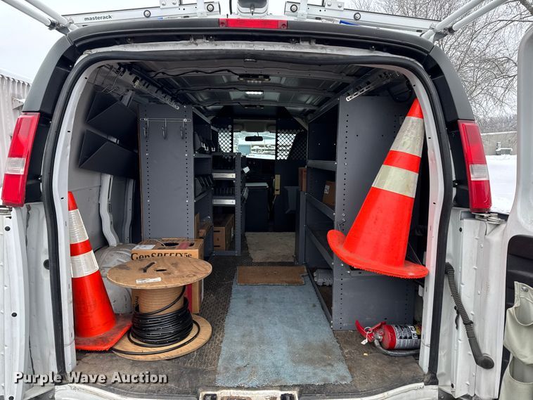 image for item EA2130 2017 Chevrolet Express 2500 van