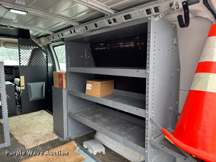 image for item EA2130 2017 Chevrolet Express 2500 van