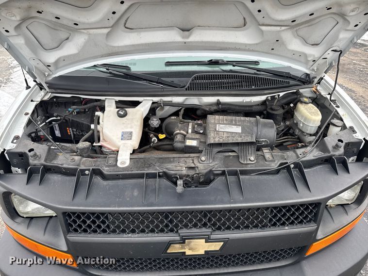 image for item EA2130 2017 Chevrolet Express 2500 van