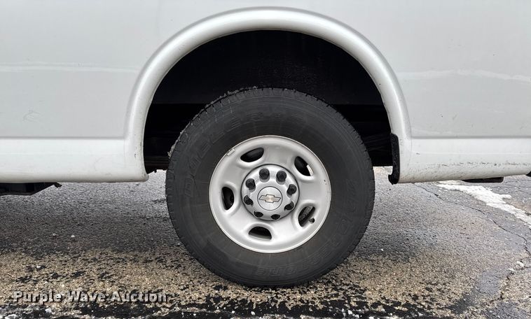 image for item EA2130 2017 Chevrolet Express 2500 van