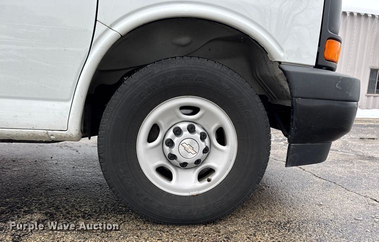 image for item EA2130 2017 Chevrolet Express 2500 van