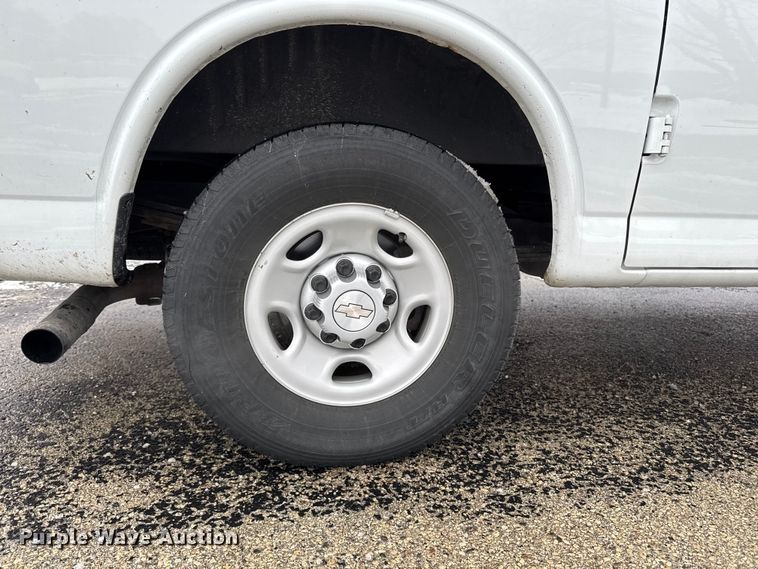 image for item EA2130 2017 Chevrolet Express 2500 van