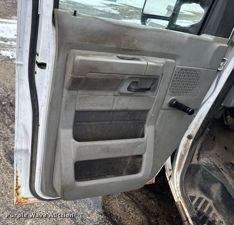 image for item EA2131 2013 Ford E150 van