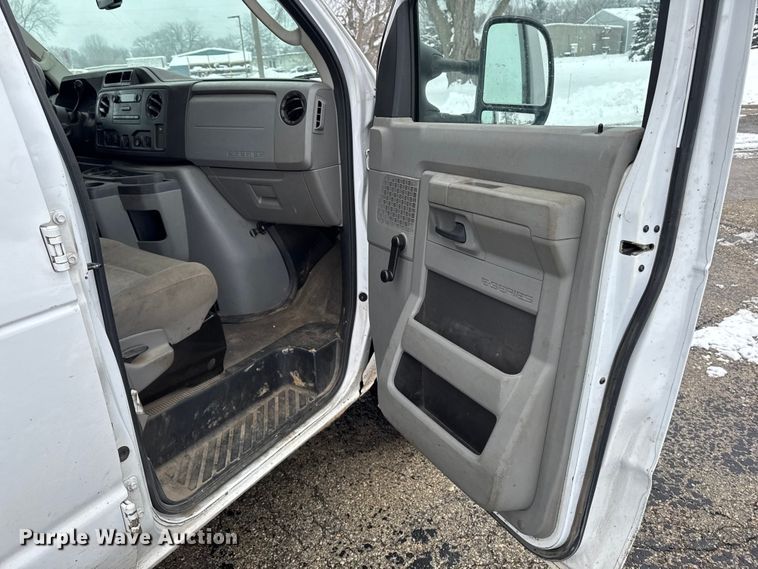 image for item EA2131 2013 Ford E150 van