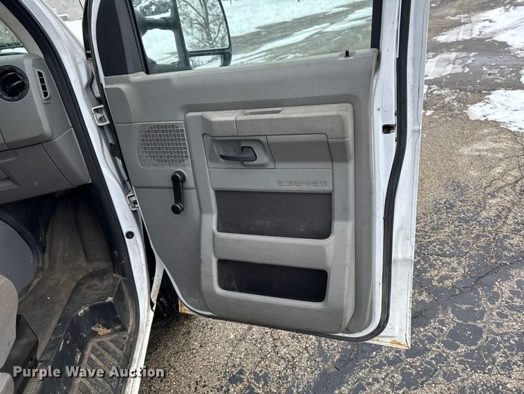 image for item EA2131 2013 Ford E150 van