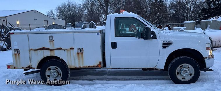 image for item EA2133 2008 Ford F250 Super Duty XL utility bed pickup truck