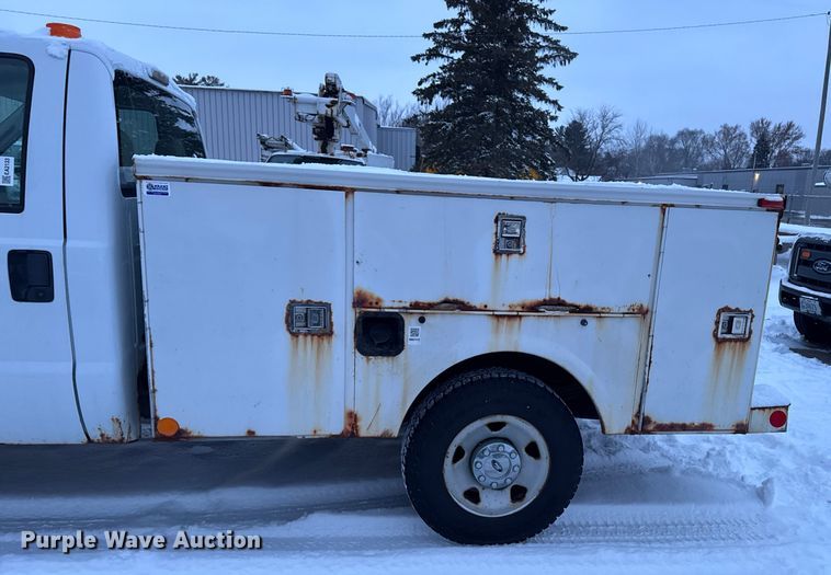 image for item EA2133 2008 Ford F250 Super Duty XL utility bed pickup truck