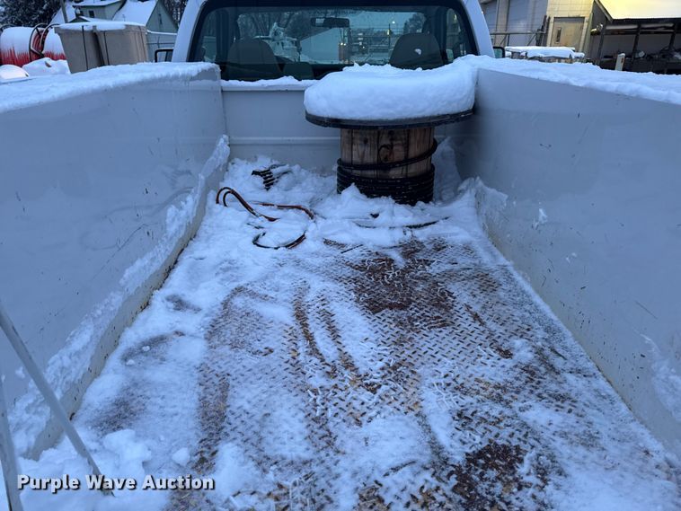 image for item EA2133 2008 Ford F250 Super Duty XL utility bed pickup truck