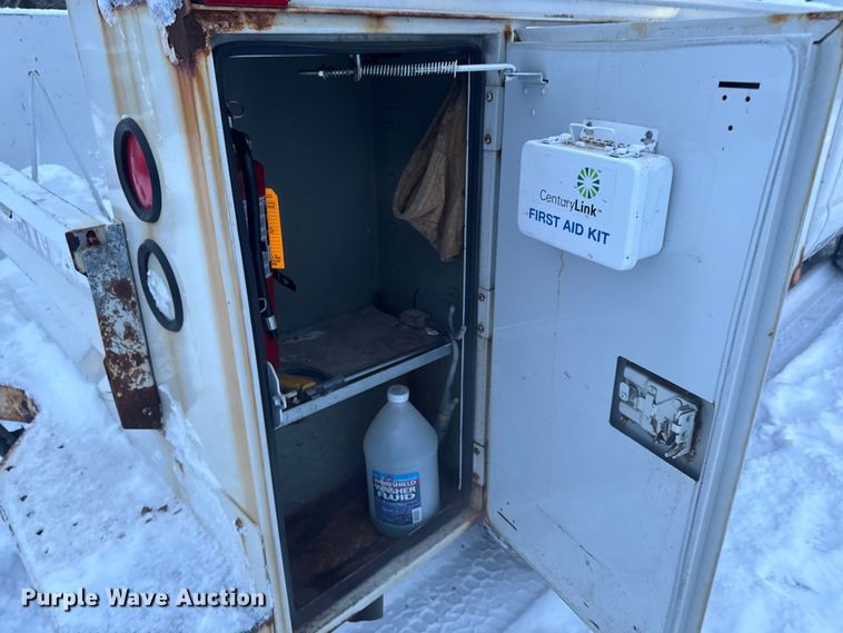 image for item EA2133 2008 Ford F250 Super Duty XL utility bed pickup truck