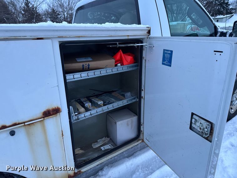 image for item EA2133 2008 Ford F250 Super Duty XL utility bed pickup truck