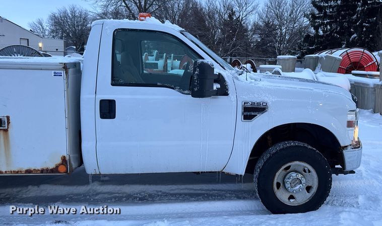 image for item EA2133 2008 Ford F250 Super Duty XL utility bed pickup truck