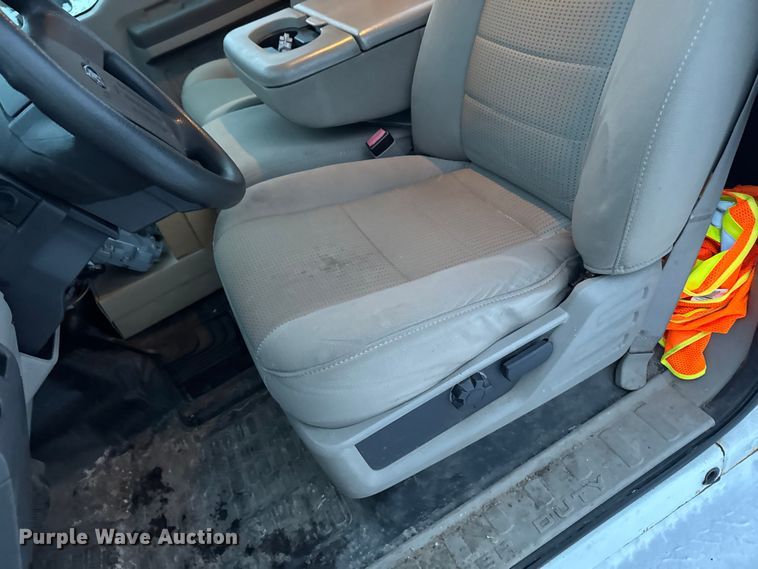 image for item EA2133 2008 Ford F250 Super Duty XL utility bed pickup truck