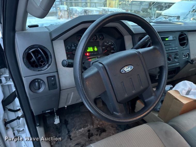 image for item EA2133 2008 Ford F250 Super Duty XL utility bed pickup truck