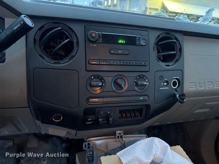 image for item EA2133 2008 Ford F250 Super Duty XL utility bed pickup truck