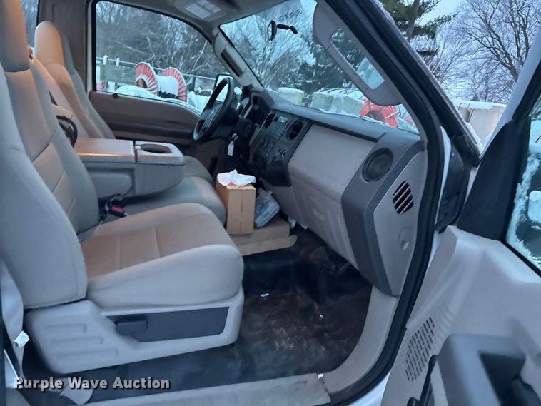 image for item EA2133 2008 Ford F250 Super Duty XL utility bed pickup truck