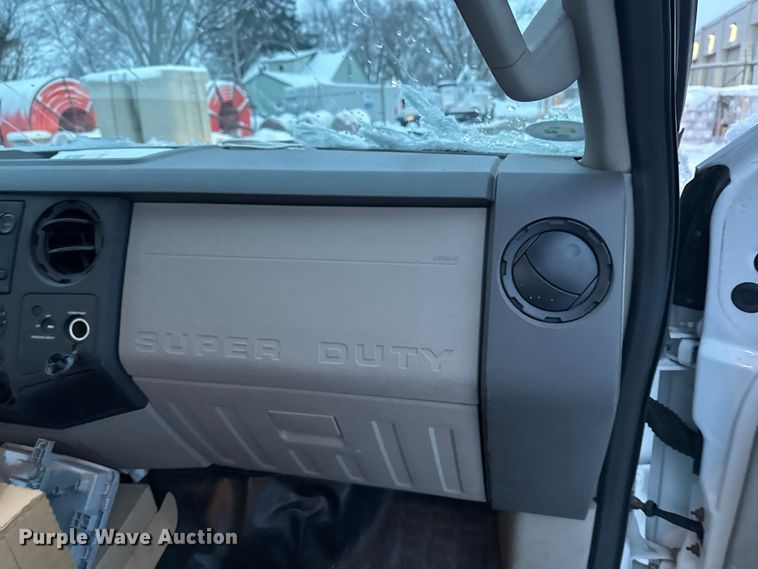 image for item EA2133 2008 Ford F250 Super Duty XL utility bed pickup truck