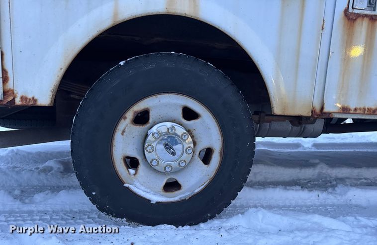 image for item EA2133 2008 Ford F250 Super Duty XL utility bed pickup truck