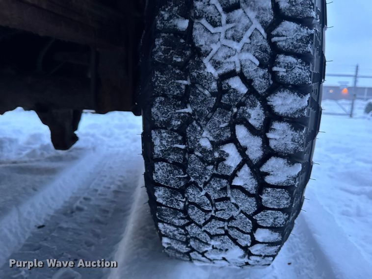 image for item EA2133 2008 Ford F250 Super Duty XL utility bed pickup truck