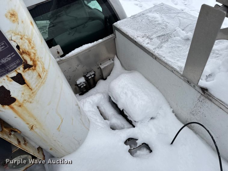 image for item EA2134 2012 Ford F450 Super Duty bucket truck