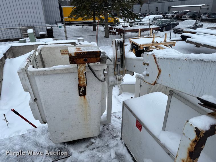 image for item EA2134 2012 Ford F450 Super Duty bucket truck