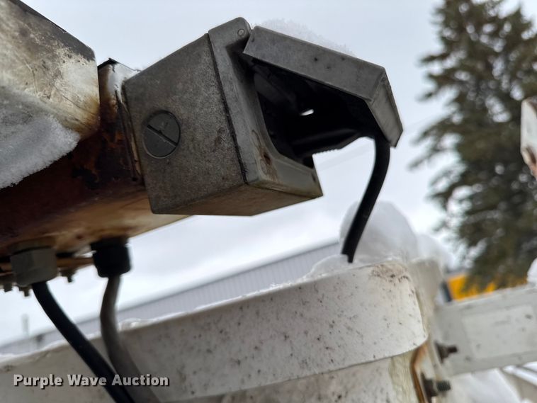 image for item EA2134 2012 Ford F450 Super Duty bucket truck