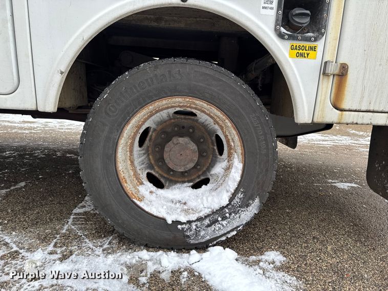 image for item EA2134 2012 Ford F450 Super Duty bucket truck