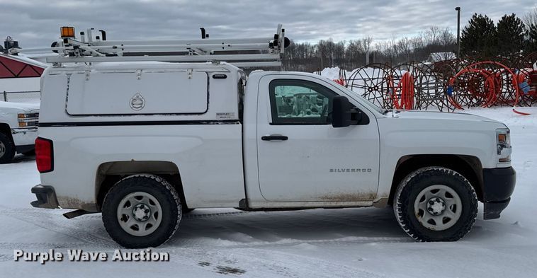 image for item EA2136 2017 Chevrolet Silverado pickup truck